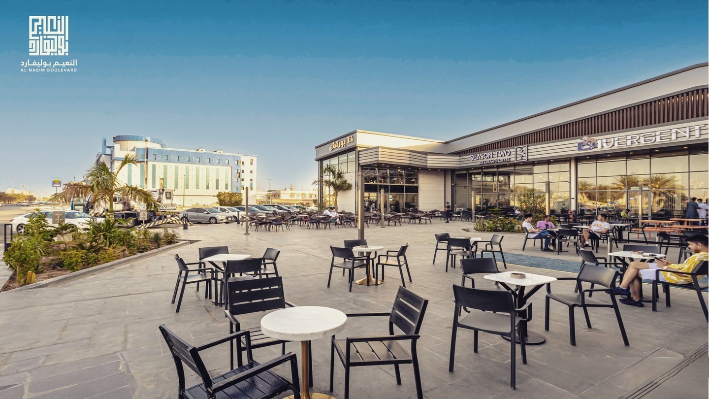 Naeim Boulevard, Yanbu, evening view
